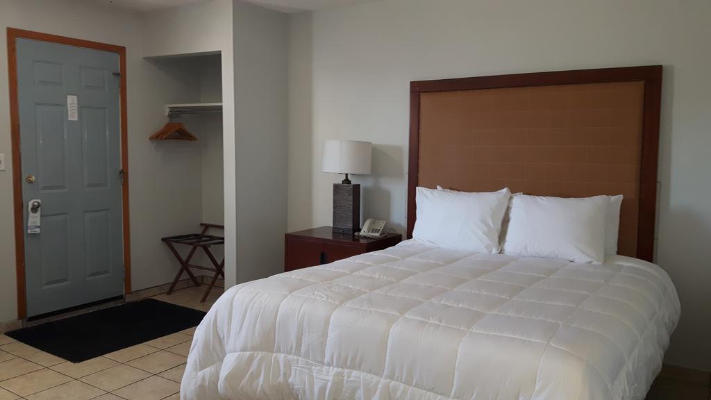 Edgewater Inn 2*